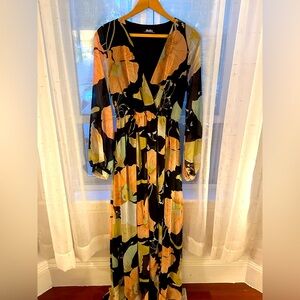 Long sleeve floral lulus maxi dress with a slit.
